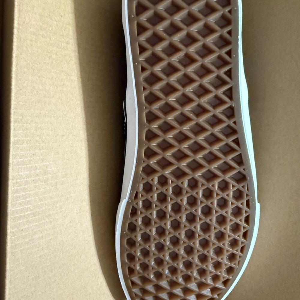 NIB Vans Men's Black and Gray Checkered Slip-On Sneakers - Picture 3 of 4